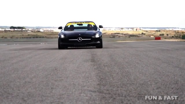 Drag race Mercedes SLS AMG vs. Porsche 911 Turbo S vs. Lamborghini Gallardo LP4-560