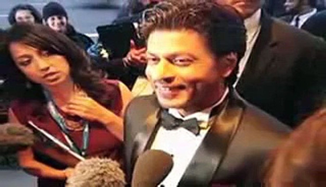 Shahrukh Khan Party With Zayn Malik At Asian Awards 2015.3gp
