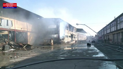 Incendie d'un entrepôt au nord de Paris: l'A86 réouverte
