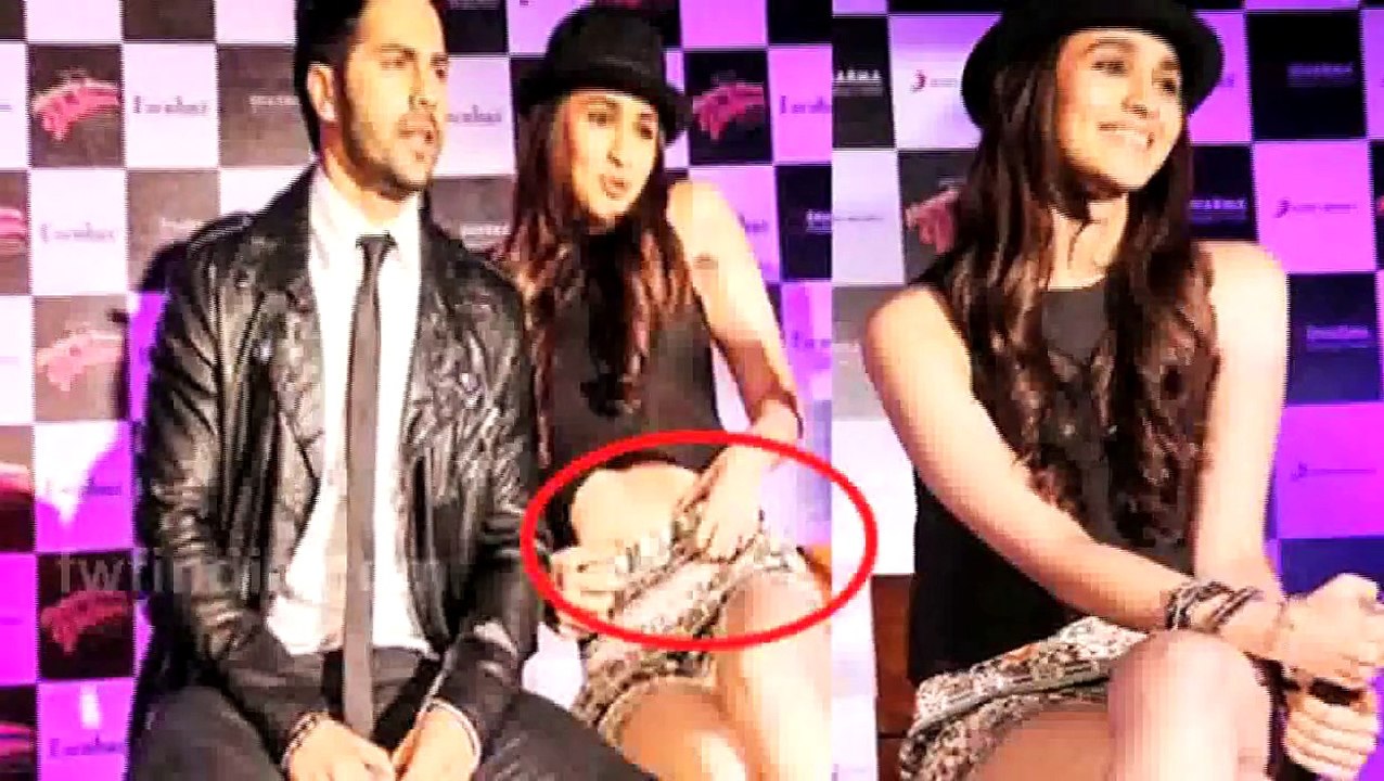Alia Bhatt Wardrobe malfunctions - oops Moment_FWF