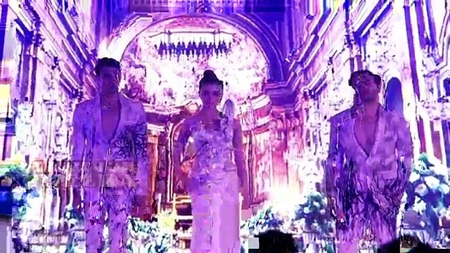 Shraddha Kapoor unveils Eiffel Tower Fashion Show Walk! HD