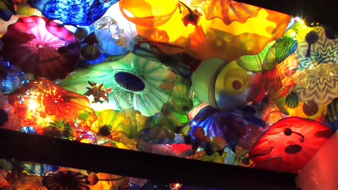 CHIHULY - Through the Looking Glass