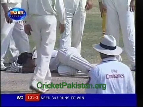 Umar Gul Superbb Yorker to Sarwan