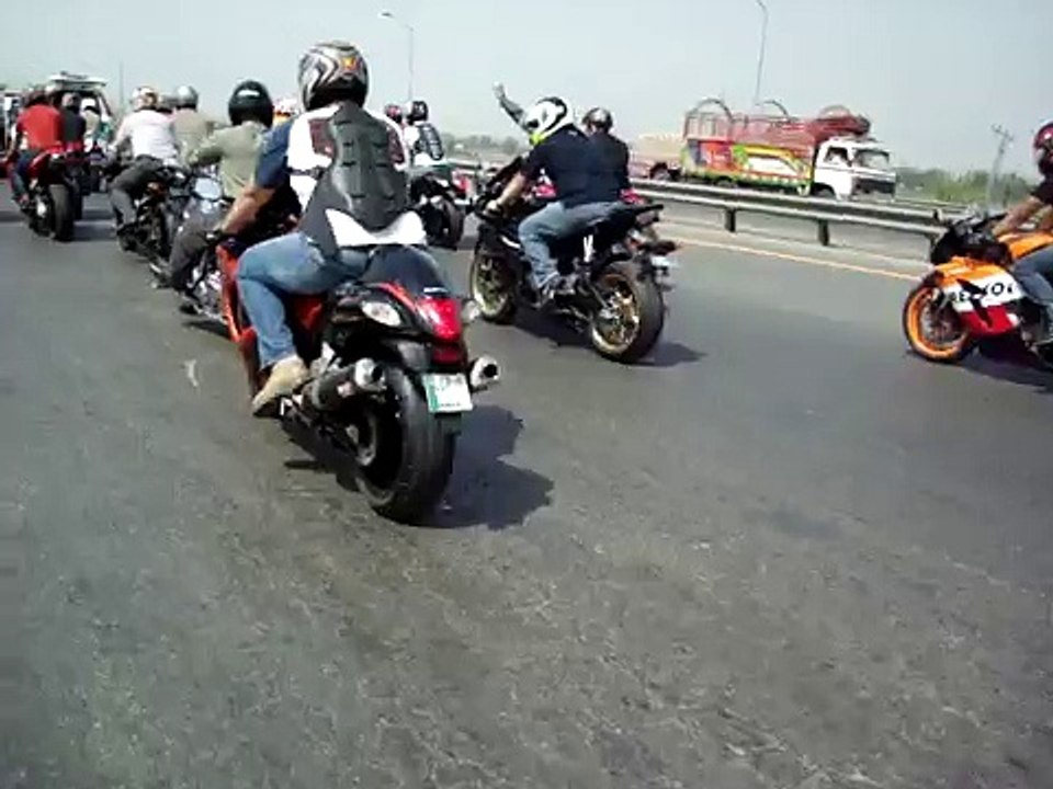 ▶ LAHORI BIKERS ON MOTORWAY - awais khan