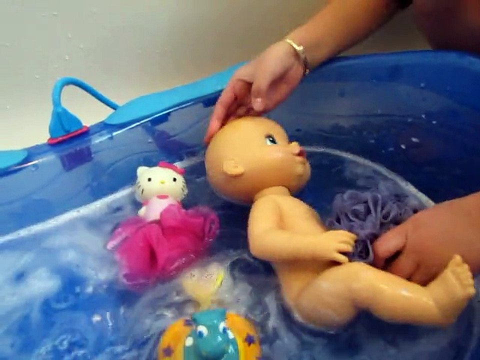 baby barbie doll bath time