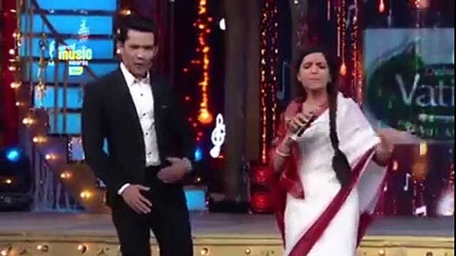great Mimicry of lata mangeshkar at mirchi music award