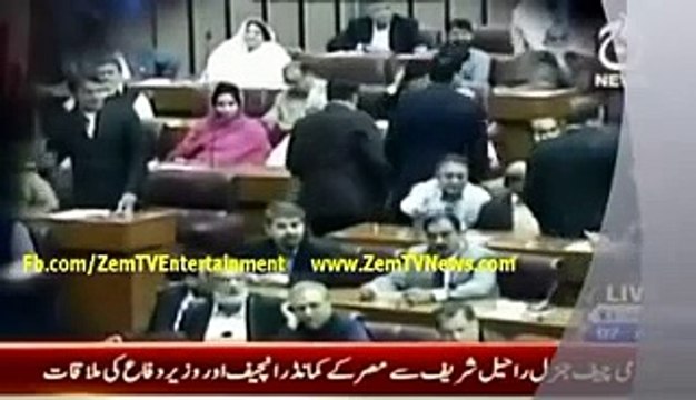 Imran Khan Calls Khawaja Asif Khawaja Sara in a Live Show