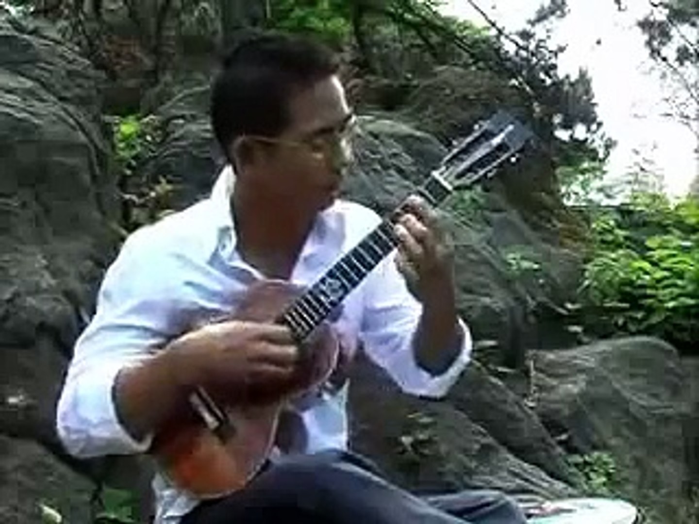 While My Guitar (Ukulele) Gently Weeps-Jake Shimabukuro - video Dailymotion