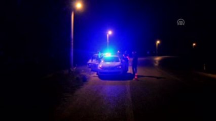 Otomobil, Park Halindeki Otomobilin Üzerine Düştü: 2 Ölü