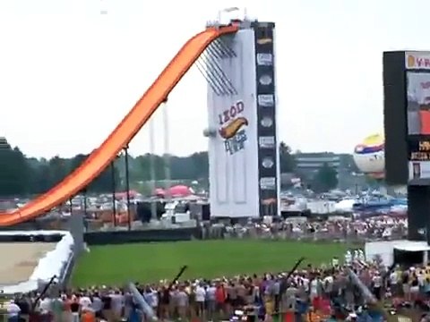 Мировой прыжок на машине. Трамплин XX века.