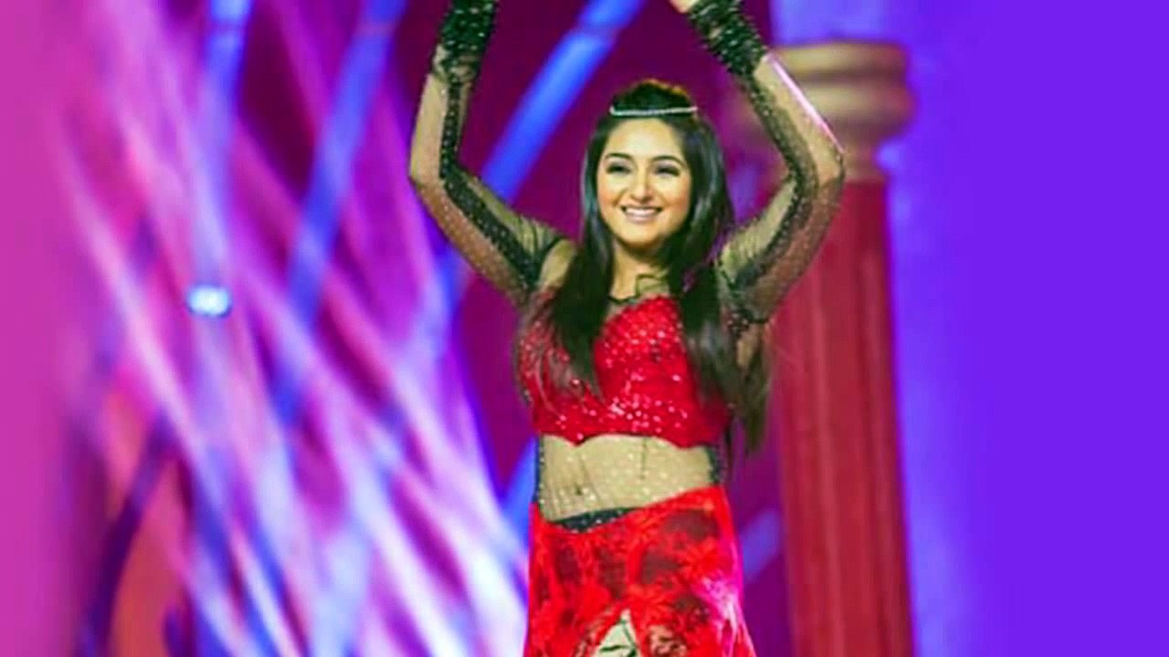 Ragini Dwivedi Wardrobe Malfunction Uncut At SIIMA Awards