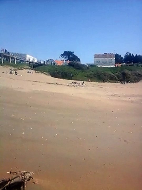 A la plage de tharon...