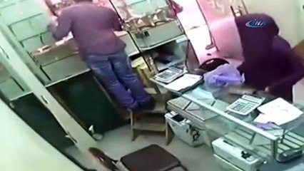 Cilvesiyle kuyumcuyu soydu