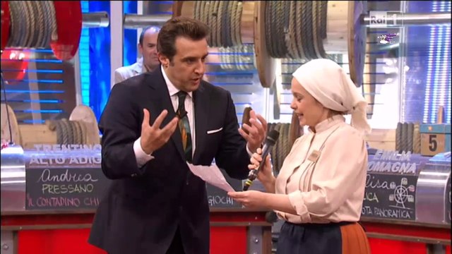 Flavio Insinna e il canto tradizionale sardo della concorrente di Affari Tuoi