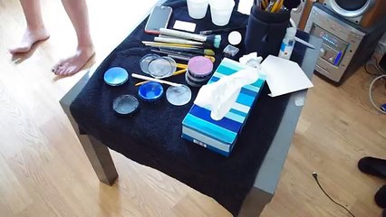 لابسة من غير هدوم