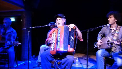 René Lacaille avec Jamal Nouman , Mr Roux et Jagdish au café Julien (live)