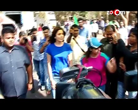 Anushka Sharma Skips 'Bombay Velvet's' Music Launch, Supports Virat Kohli Instead Bollywood News HD