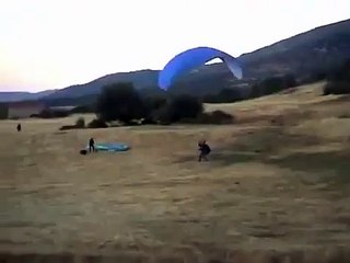 Paraglider hitting power lines   Praşütçü yüksek gerilim kablolarına takılıyor