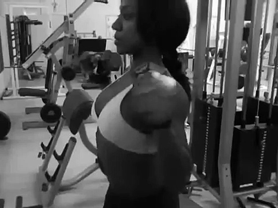 musculation femmes combinaison épaules + poitrine