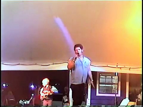 Shelby Daniels sings 'Bridge Over Troubled Water' at Elvis W