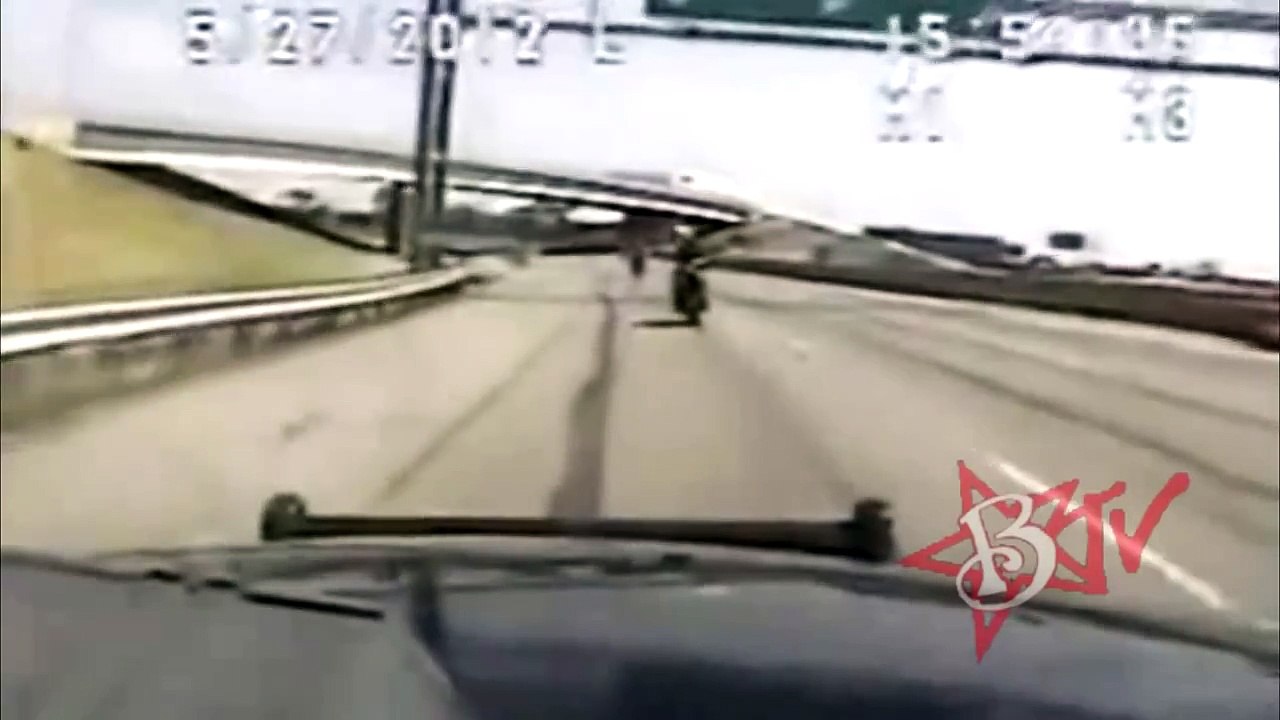 Police CHASE Motorcycle Bike VS Cop Actual Dash Cam Video Motorbike Brake Checks Cops Gets Away