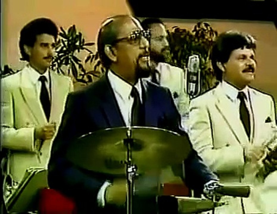 Orquesta Willie Rosario, Canta Gilberto Santa Rosa (Son Tus Cosas)