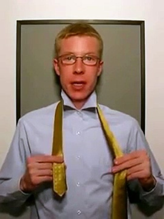 How to Tie a Tie: Half Windsor Knot