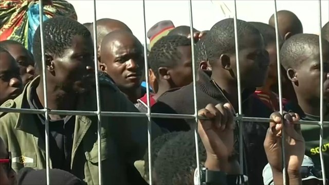 آلاف المهاجرين الأجانب ينزحون من جنوب أفريقيا