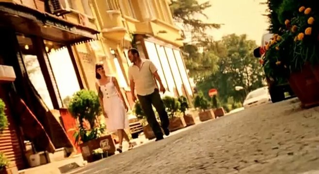 Haris Alexiou Mia pista apo fosforo Herşeyi Yak