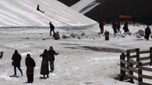 Erzurum Malezyalı Öğrenciler Hayatlarında İlk Kez Kar Gördüler
