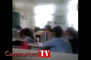 Öğretmenden sınıfta öldüresiye dayak kamerada