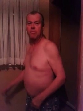 Faire flipper son père qui sort fumer sa clope la nuit : réaction hilarante!