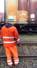 How to link 2 wagons : so dangerous method! Crazy guys!