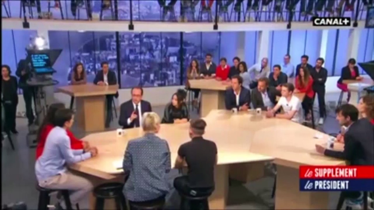 François Hollande répond aux jeunes : "Doit-on se cacher de rire de Dieudonné ?"