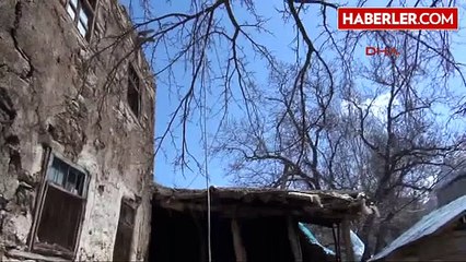 Hurda Malzemeden Yaptığı Dinamoyla Elektrik Üretiyor