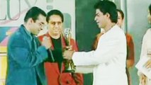 Shahrukh Khan Gave His Award To Salman Khan (Flash Back)