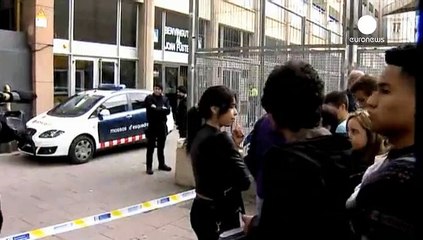 Un joven de 13 años mata con una ballesta a un profesor en un instituto de Barcelona