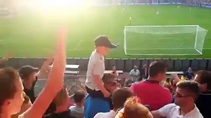 Puto levanta cânticos de PSV brilhante