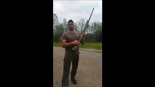 Ce fusil à pompe tir quand on le recharge