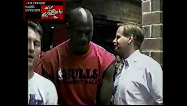 1993 MICHAEL JORDAN PLAYS PICKUP BASKETBALL GAME AT HIS BASKETBALL CAMP ELMHURST COLLEGE RARE FOOTAGE/1993 MICHAEL JORDAN JEUX PICKUP BASKETBALL GAME A SES FILMS RARE CAMP DE BASKET ELMHURST COLLEGE
