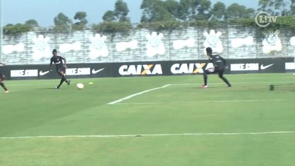 Olho neles! Jovens do Corinthians fazem bela parceria em treino