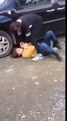 Kavga eden ergen kızlar