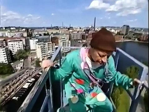 Il se retrouve 3 mois dans le coma après avoir sauté de 50m dans une rivière