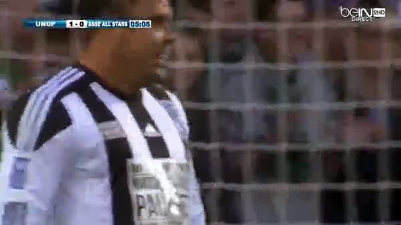 Charity match - Zidane, Ronaldo and Friends v. ASSE All Stars Ronaldo chance