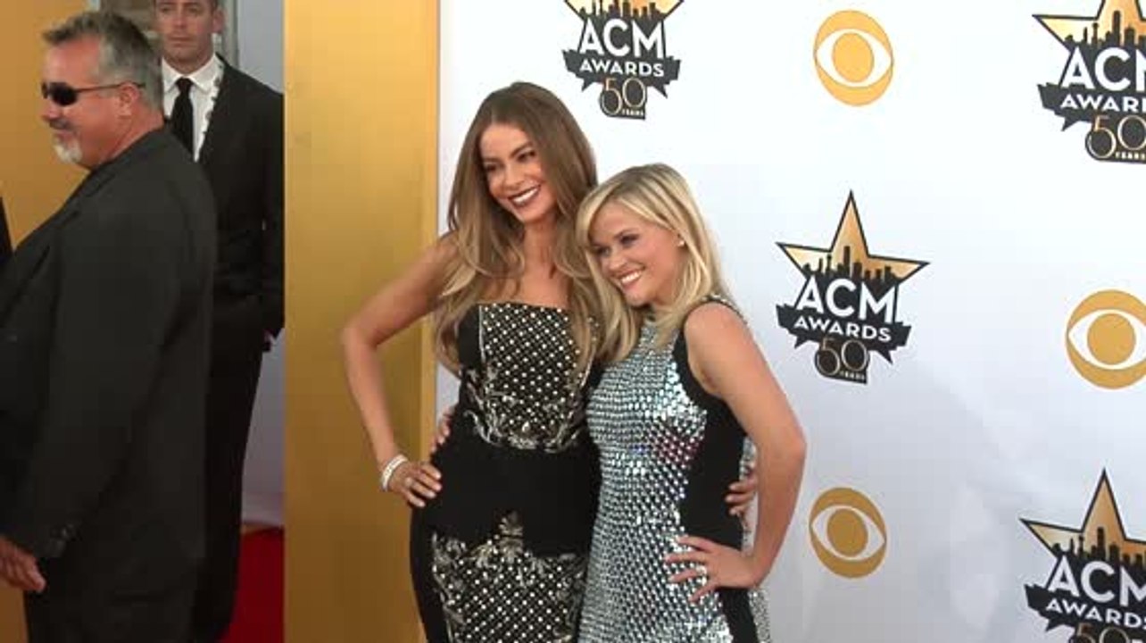 Sofia Vergara und Reese Witherspoon glänzen auf dem roten Teppich bei den Academy of Country Music Awards