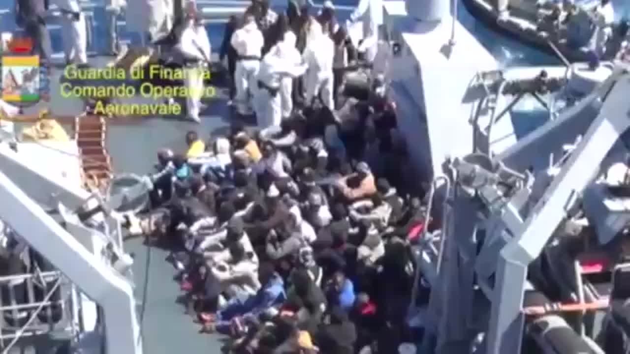 Bis zu 950 Flüchtlinge gekentert und ertrunken im Mittelmeer