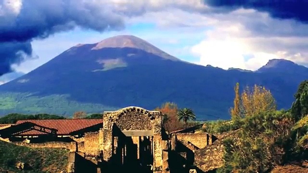 Vesuvio By Spaccanapoli (Napoli and English translated lyrics)