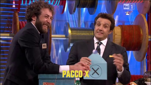 Flavio Insinna e il concorrente di Affari Tuoi che torna sulla piazza