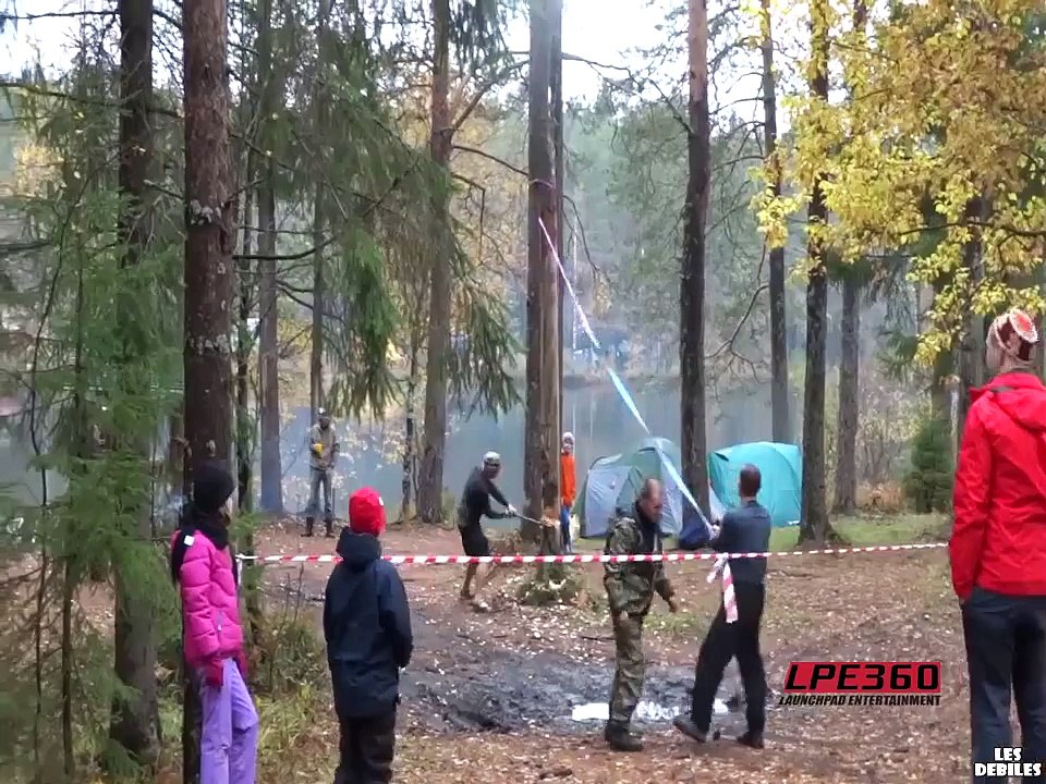 Couper un arbre et se le prendre en pleine tête : FAIL ridicule!
