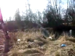 Ce qu'ils voient dans la rivière est incroyable